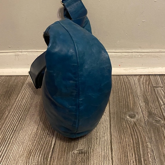 M0851 Half Moon Hobo leather bag - Picture 8 of 15